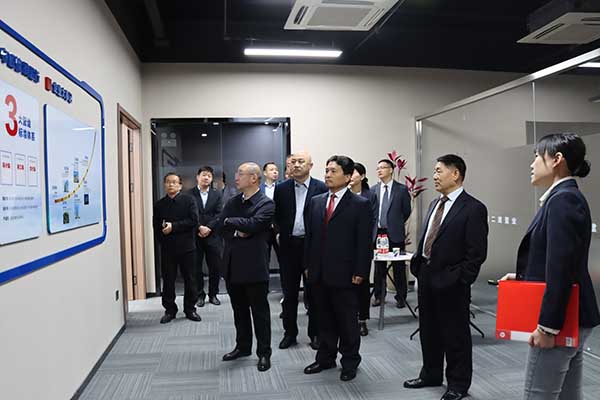 参观新址现场